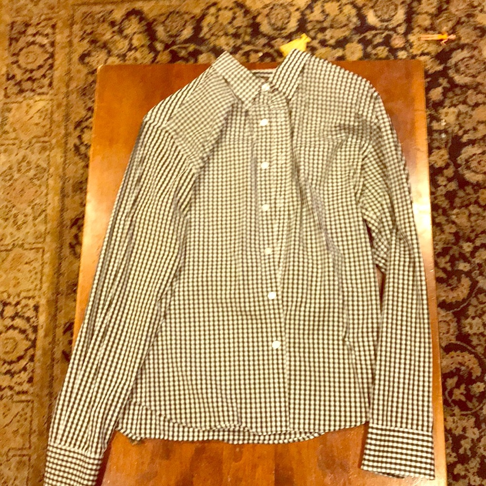 Untuckit men’s dress shirt
